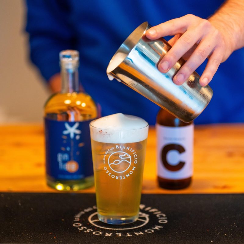 Cocktail con birra artigianale e gin Cocktail con birra artigianale e gin