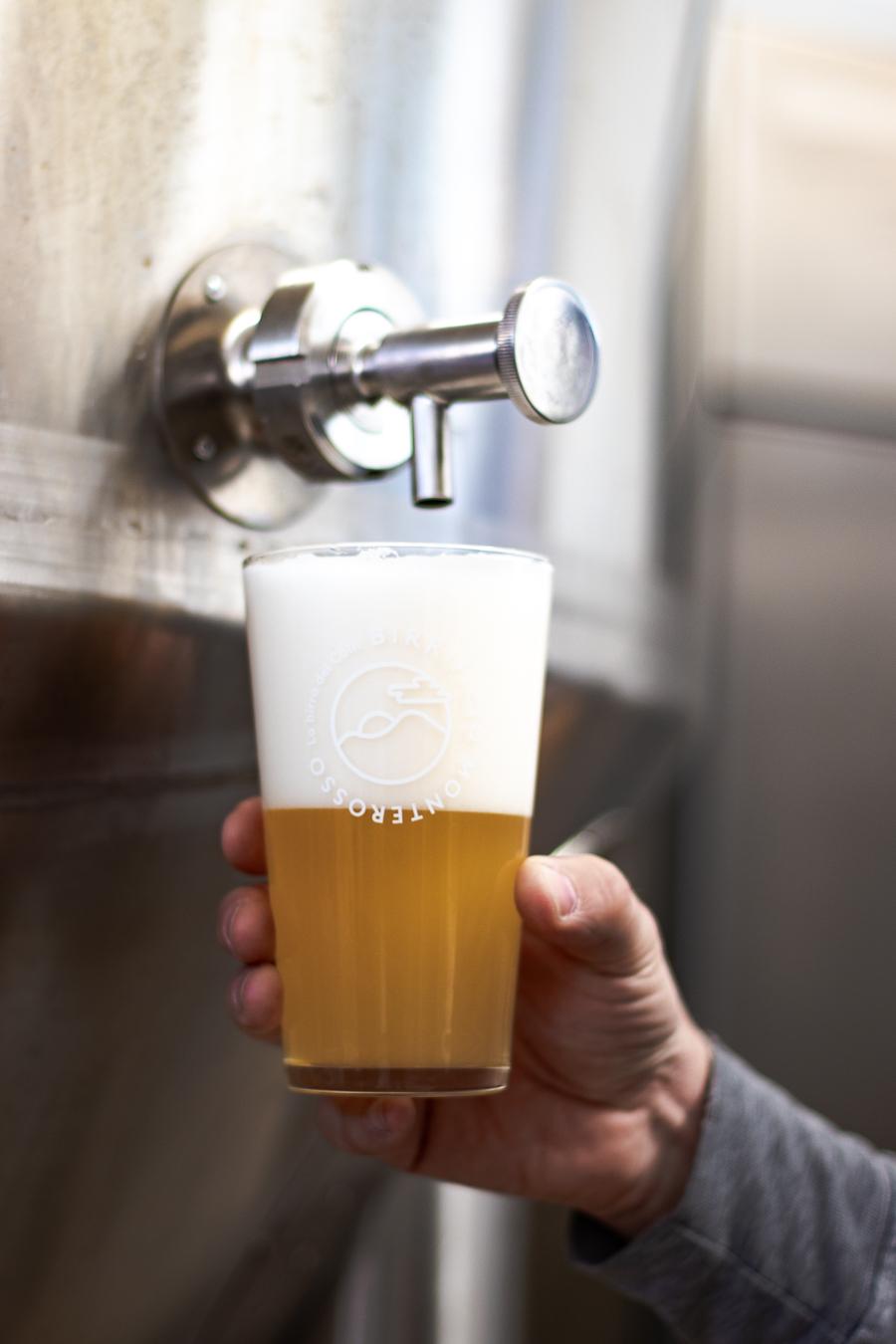 spillatura birra artigianale birrificio monterosso da fermentatore